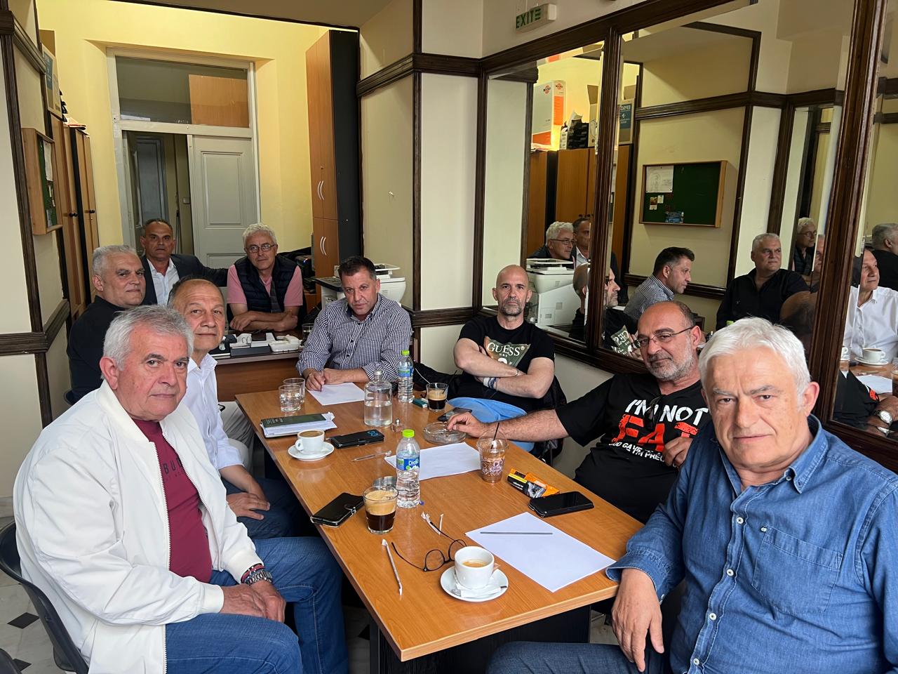 Ο Γιώργος Σπύρου με συμβούλους της παράταξης “Άμεσα – Νέο Ξεκίνημα” συναντήθηκε με τη διοίκηση του σωματείου των εργαζομένων στο Δήμο Χαλκιδέων