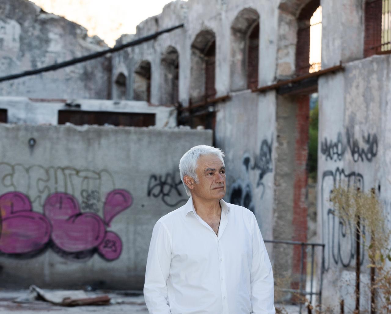 Cover Image for Αποθήκες ΟΣΕ Χαλκίδας – Ένα μαύρο κουφάρι στην είσοδο της πόλης